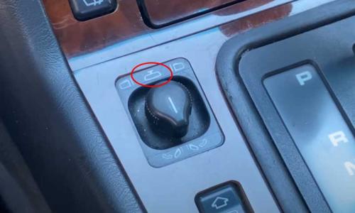 Mercedes W140 C140 power rear view mirror button image copy.jpg