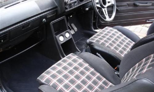 Mk1 Golf GTI Pre-facelift interior dashboard (2).jpg