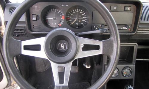 Mk1 Golf GTI Pre-facelift interior dashboard (6).jpg