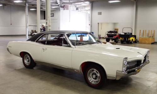 Montego Cream 1967 Pontiac GTO.jpg