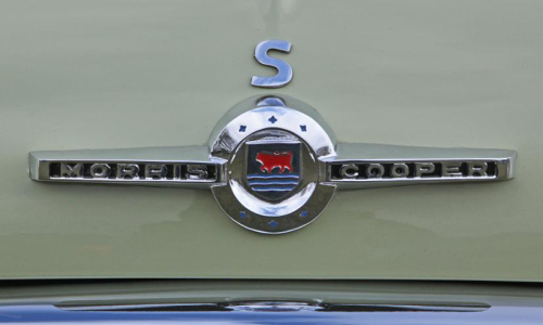 Morris Cooper S mini front bonnet badge.png