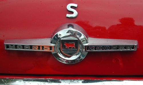Morris front badge.png