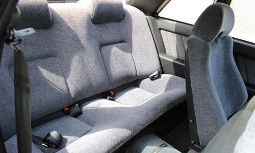 Nissan Skyline GTS-R interior features images (10).jpg