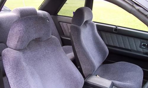 Nissan Skyline GTS-R seats monoform 1987.jpg