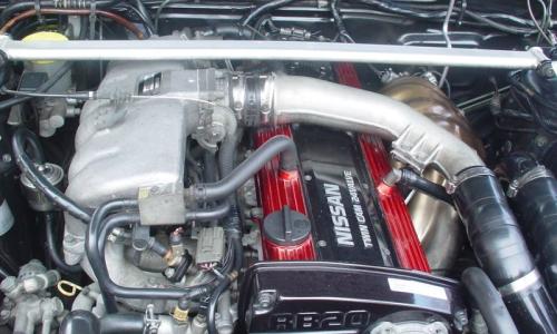 Nissan Skyline R31 GTS-R Engine bay (9).jpg