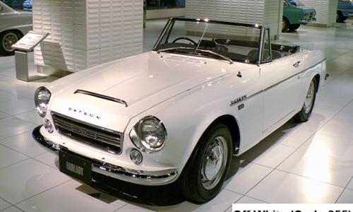 Off White 1967 2000 Datsun.jpg