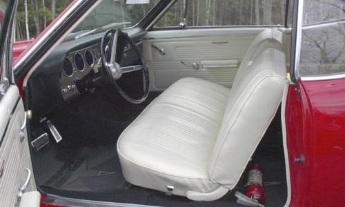 Parchment bench seat GTO 1967 Pontiac.jpg