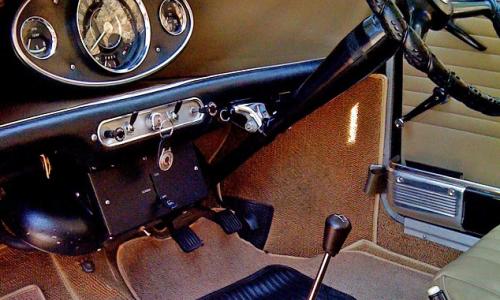 Parchment interior and belts MK1 Mini Morris COoper S 1.jpg