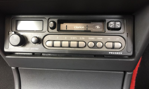 Peugeot 205 GTI 1989 clarion radio.png