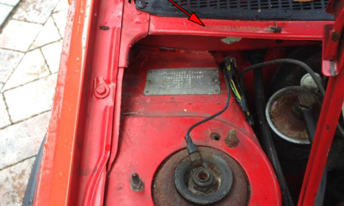 Peugeot 205 GTI Phase 1 chassis VIN stamping location.png