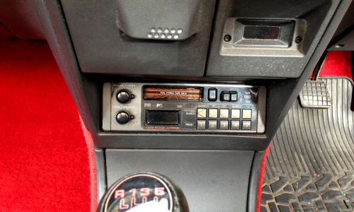 Peugeot 205 GTI Philips 569 Radio Phase 1.5.png