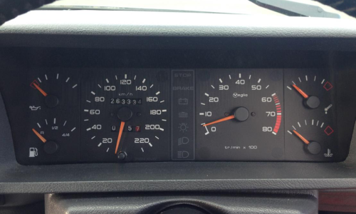 Peugeot 205 GTI phase 1 instrument cluster.png