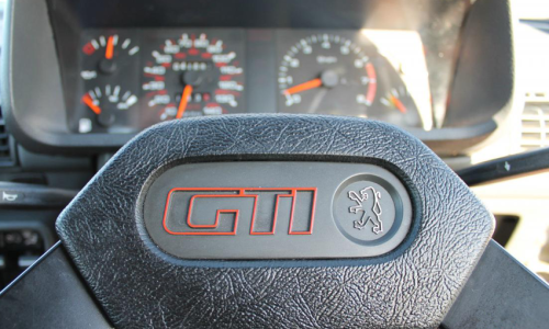Phase 1 205 GTI steering wheel boss centre.png