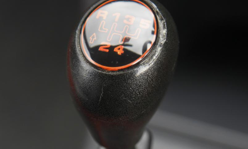 Phase 1 Peugeot 205 GTI gear shift knob.png