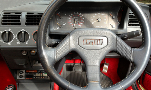 Phase 1.5 Peugeot 205 GTI steering wheel.png