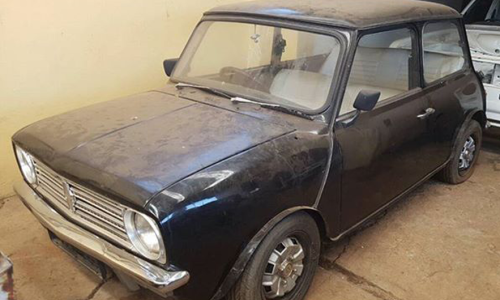 Pitch Black Leyland Mini GTS.png