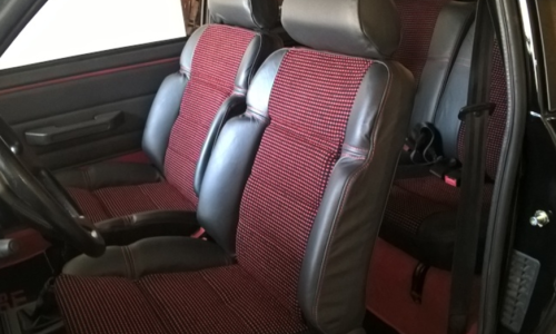 Quartet velour half leather 205 GTI Peugeot 1989.png