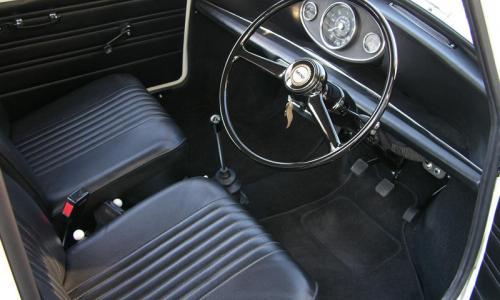 RHD MK3 Cooper S 1971 interior dash.jpg