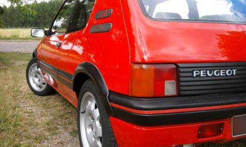 Rear tail lights phase 1.5 Peugeot 205 GTI.jpg