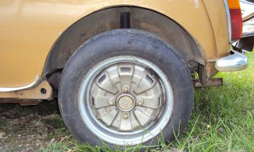 Rear wheel Leyland Mini 1275LS.jpg