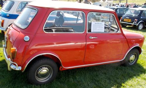 Red Morris MK2 Cooper S.jpg
