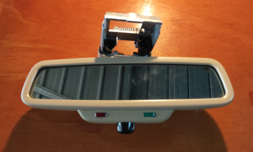 Red and green light Mercedes W140 rear view mirror image copy.png