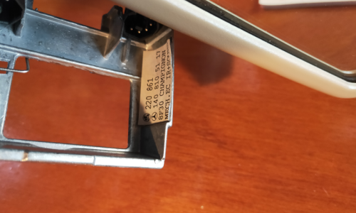 Red and green light Mercedes W140 rear view mirror image of part number copy.png
