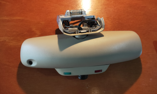 Red and green light Mercedes W140 rear view mirror image2 copy.png