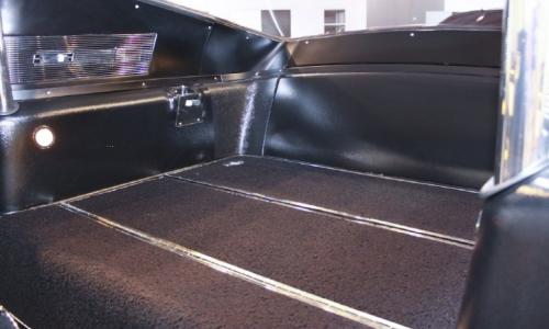 Seats folded down Shelby GT 500 1967.jpg