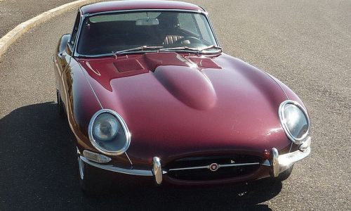 Series 1 E-Type Jaguar XKE Claret Maroon paint.png