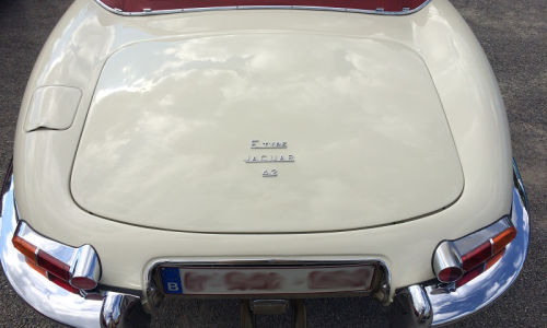 Series 1 Jaguar XK-E E-Type rear convertible tail lights Classic Register.png