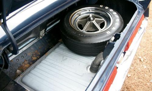 Shelby GT 500 boot 1967.jpg
