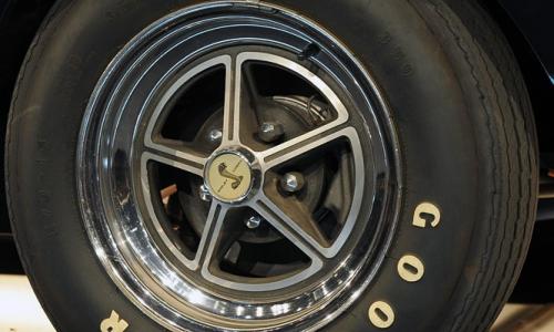 Shelby GT 500 wheels 1.jpg