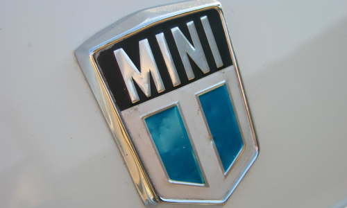 Shield badge bonnet MKIII Cooper S image 1971.png
