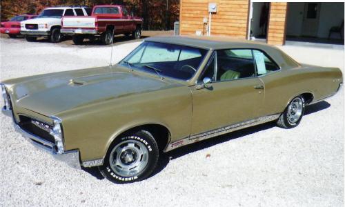 Signet Gold Metallic 1 1967 Pontiac GTO 2.jpg