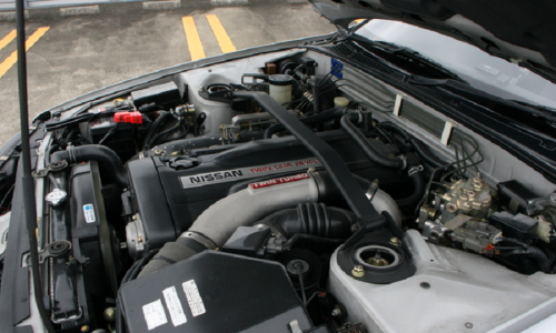 Silver Nissan GTR R32 V-Spec II 1994 engine bay.png