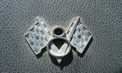 Studebaker V8 emblem Sports sedan daytona c pillar badge.png