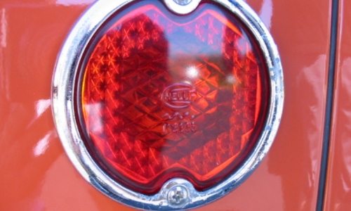 US-spec large flat tail lights Volkswagen Deluxe Microbus.png