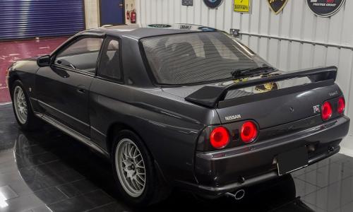 V spec II grey rear.jpg