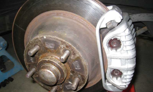 VP HSV GTS 1992 disc brakes.png