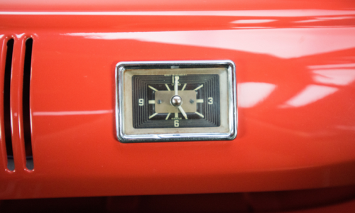 Volkswagen Deluxe Microbus dashboard instruments clock (1).png