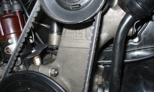 Volkswagen Deluxe Microbus engine compartment block features (2).jpg