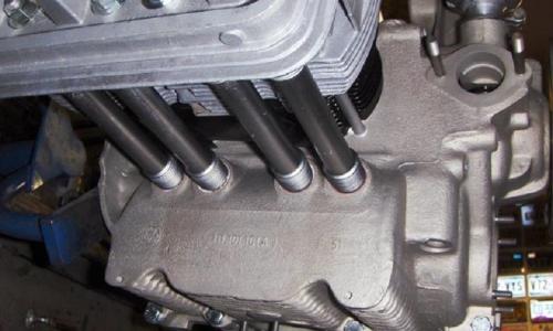 Volkswagen Deluxe Microbus engine compartment block features (6).jpg