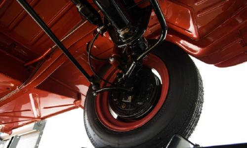 Volkswagen Deluxe Microbus under car brakes images suspension (4).jpg