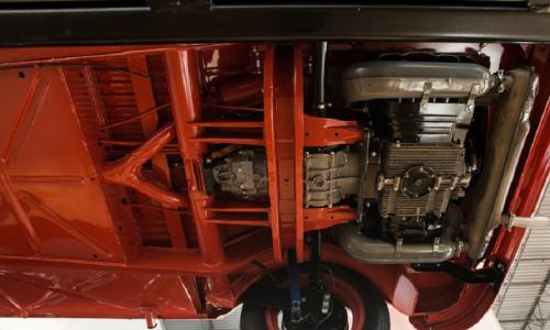 Volkswagen Deluxe Microbus under car brakes images suspension (5).jpg