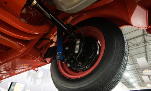 Volkswagen Deluxe Microbus under car brakes images suspension (7).jpg