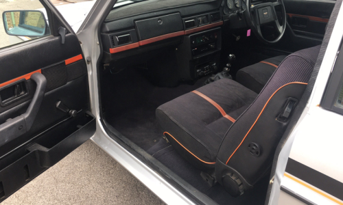 Volvo 242 GT RHD interior images.png