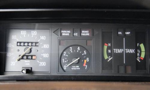 Volvo 242 GT early dashboard instruments image RPM.jpg