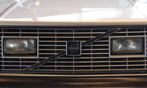 Volvo 242 GT front grille and foglights image.jpg