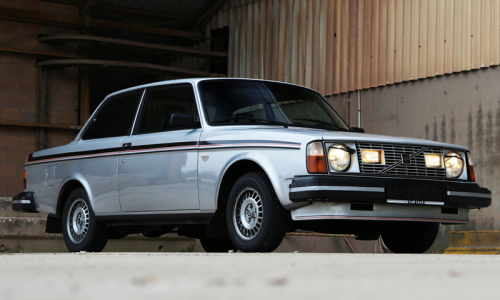 Volvo 242 GT with headlight wipers.png